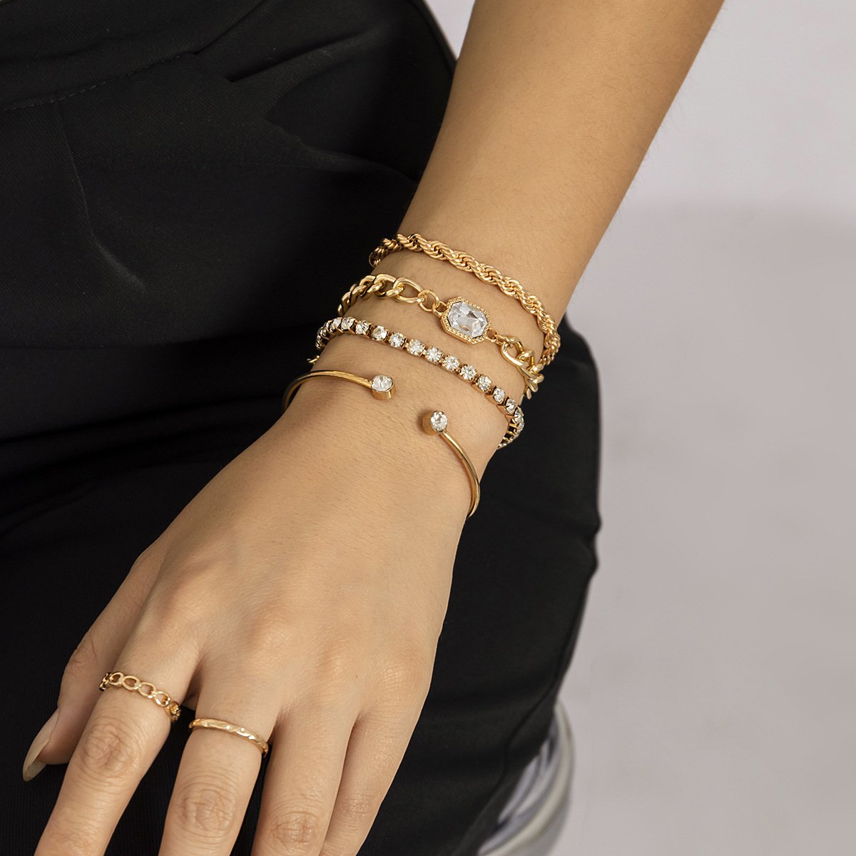 28b3473b-37bc-4f1a-ba21-6de19b368599.jpg Hollow Metal Fashion Bangle Rhinestone Versatile Chain Bracelet - Image 1