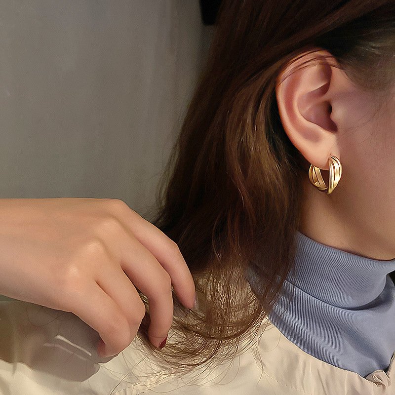 a3577b3b-84f3-4388-849d-746e9db914af.jpg Geometric Twisted Ear Hoop Simple Metal Earrings - Image 1
